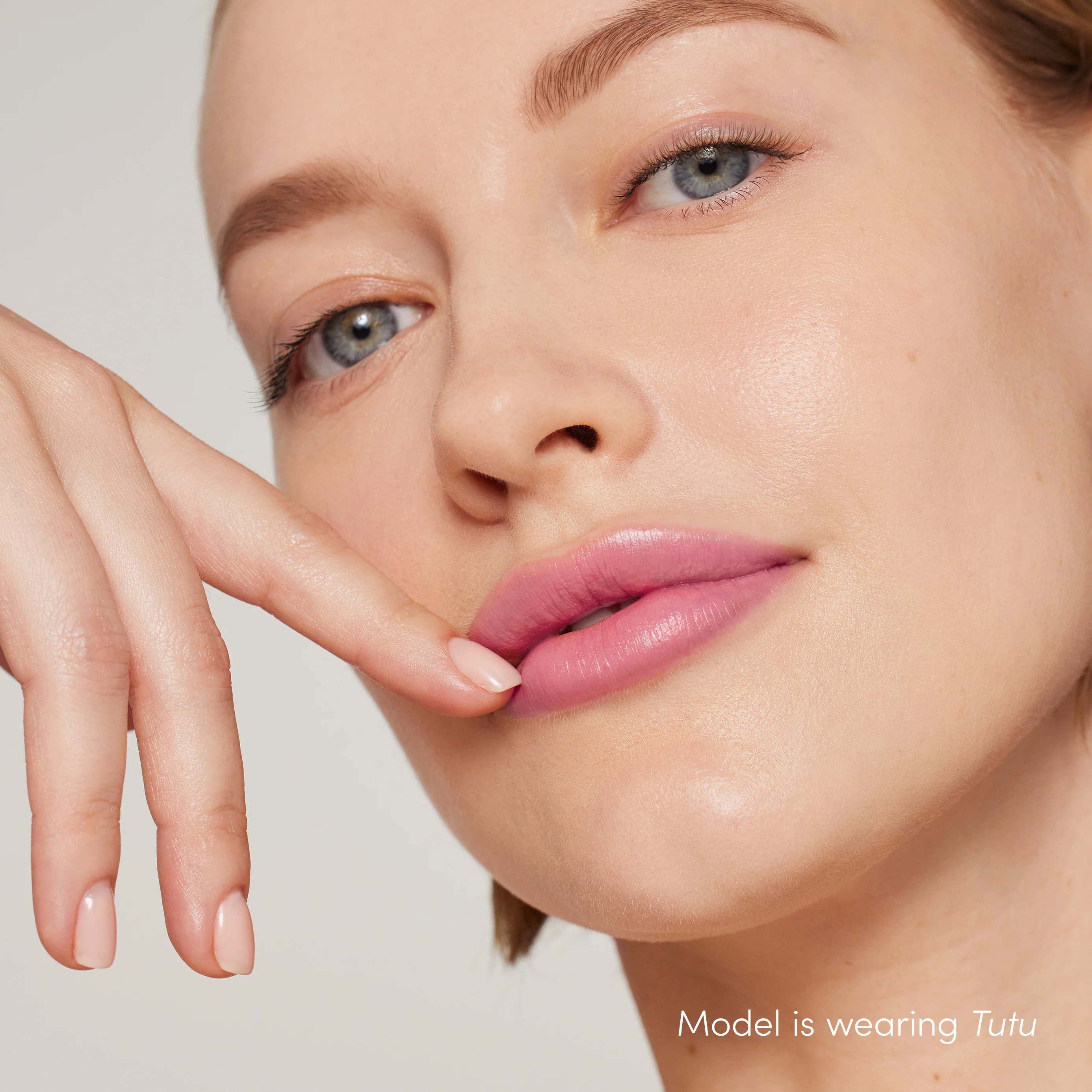 ColorLuxe Hydrating Cream Lipstick - Image 35
